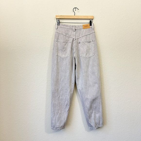 FRANK AND OAK The Linda Balloon Fit High Rise Jeans in Grey - Picture 7 of 14